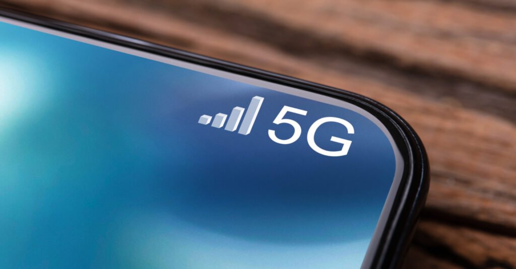 Smartphone mit 5G-Signal
