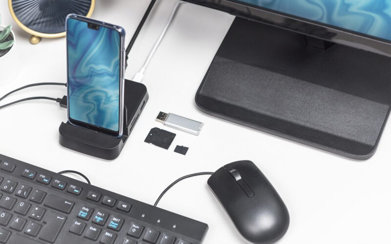 Dein Büro ist Chaos? Diese Dockingstation brauchst du sofort